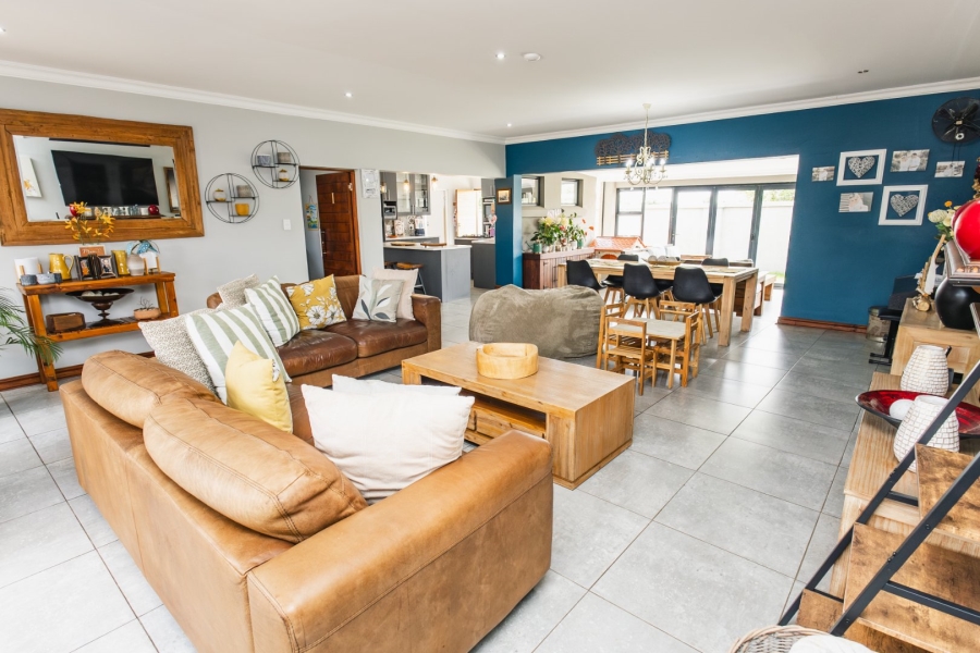 5 Bedroom Property for Sale in Somerton Estate Free State